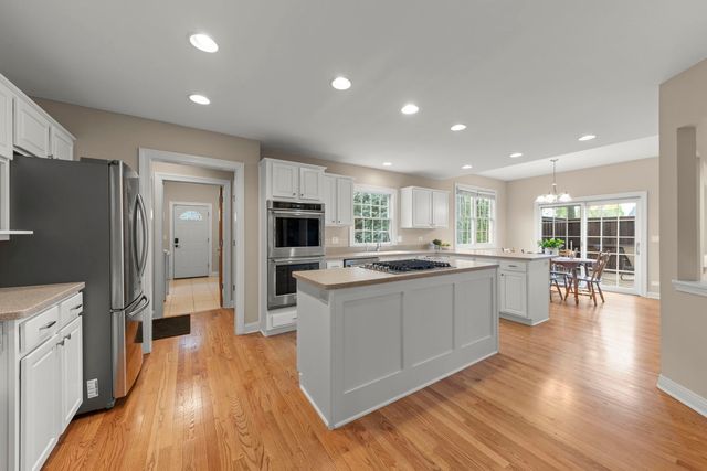 1570 Orchard Road, Wheaton, IL 60189