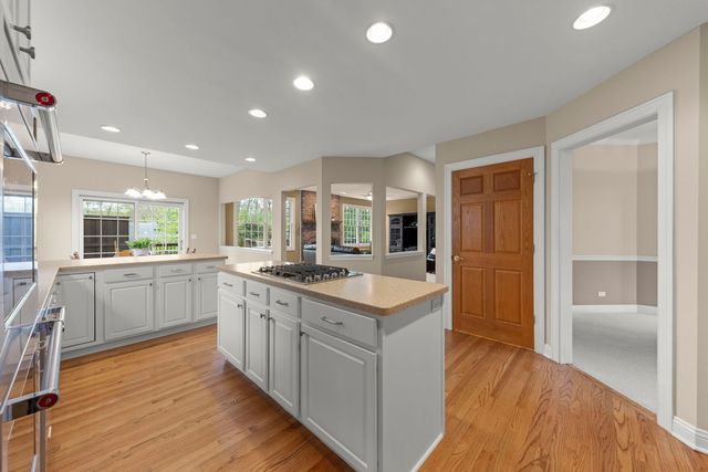 1570 Orchard Road, Wheaton, IL 60189