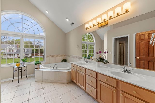 1570 Orchard Road, Wheaton, IL 60189