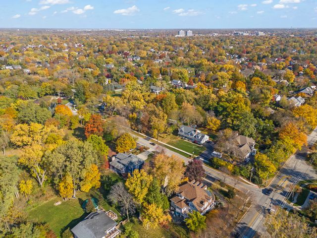 1570 Orchard Road, Wheaton, IL 60189