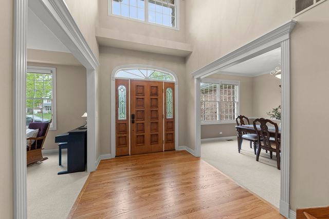 1570 Orchard Road, Wheaton, IL 60189