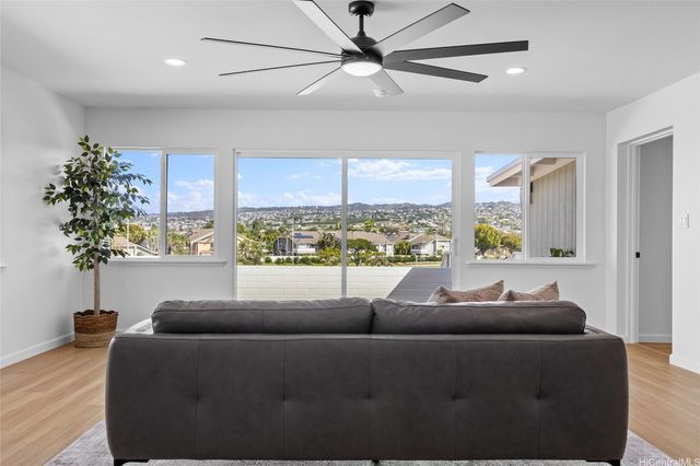 4560 Ukali Street, Honolulu, HI 96818