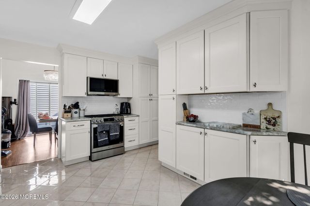18 Jasmine Lane, Freehold, NJ 07728
