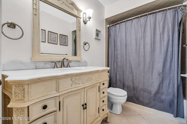 18 Jasmine Lane, Freehold, NJ 07728
