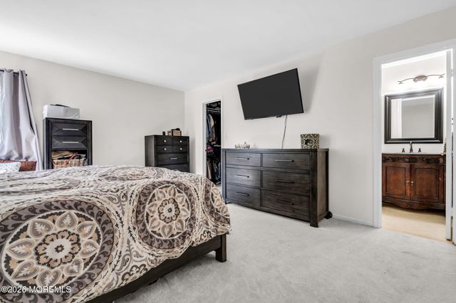18 Jasmine Lane, Freehold, NJ 07728