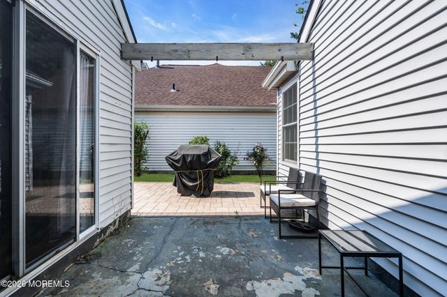 18 Jasmine Lane, Freehold, NJ 07728
