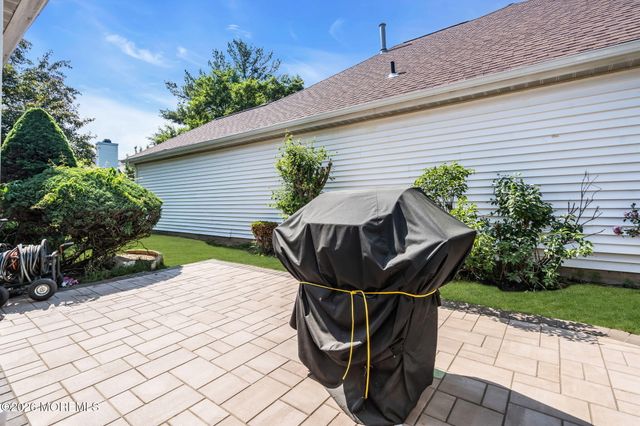 18 Jasmine Lane, Freehold, NJ 07728