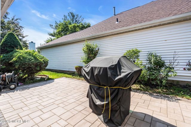 18 Jasmine Lane, Freehold, NJ 07728