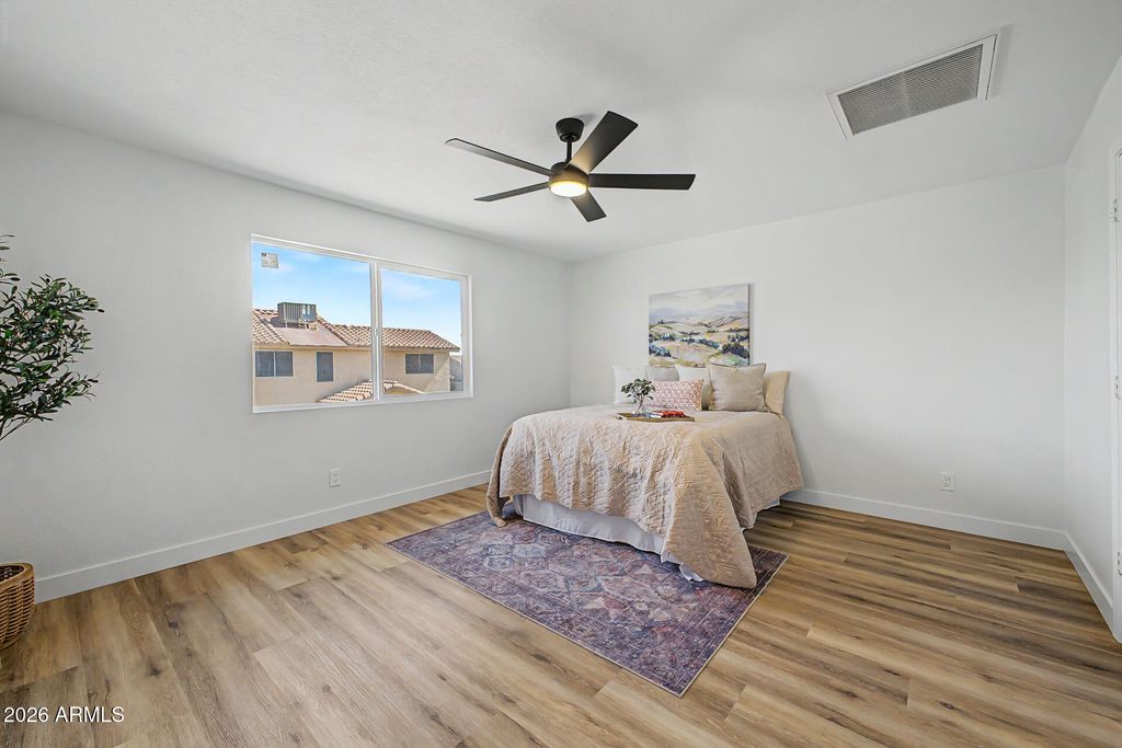 Image 15 of property listing at 4221 E AMBERWOOD Drive, Phoenix, AZ 85048
