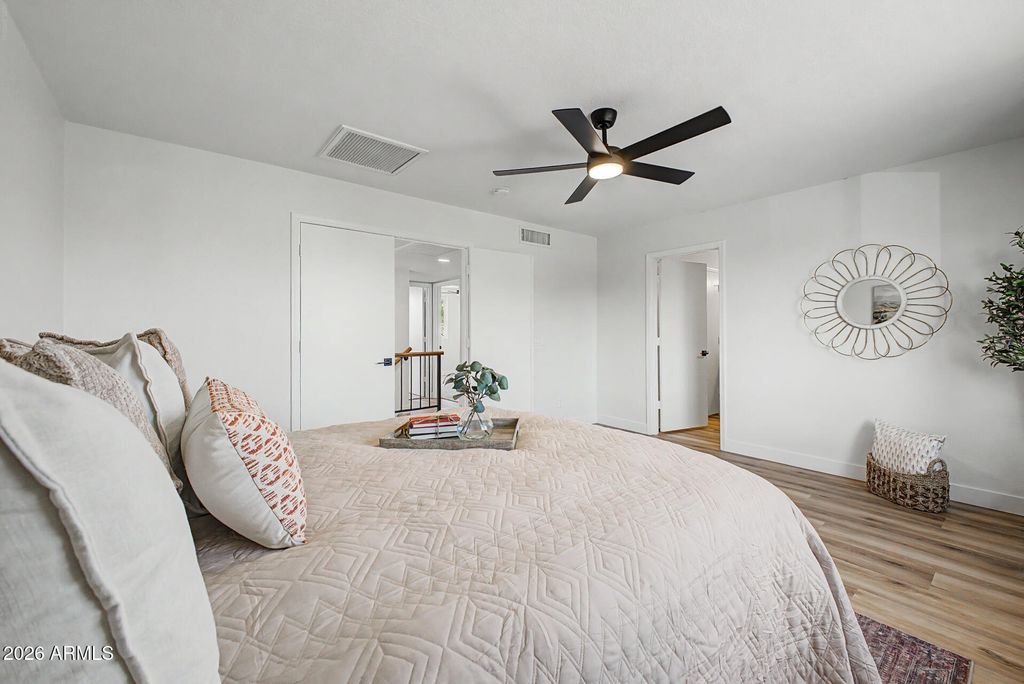 Image 16 of property listing at 4221 E AMBERWOOD Drive, Phoenix, AZ 85048