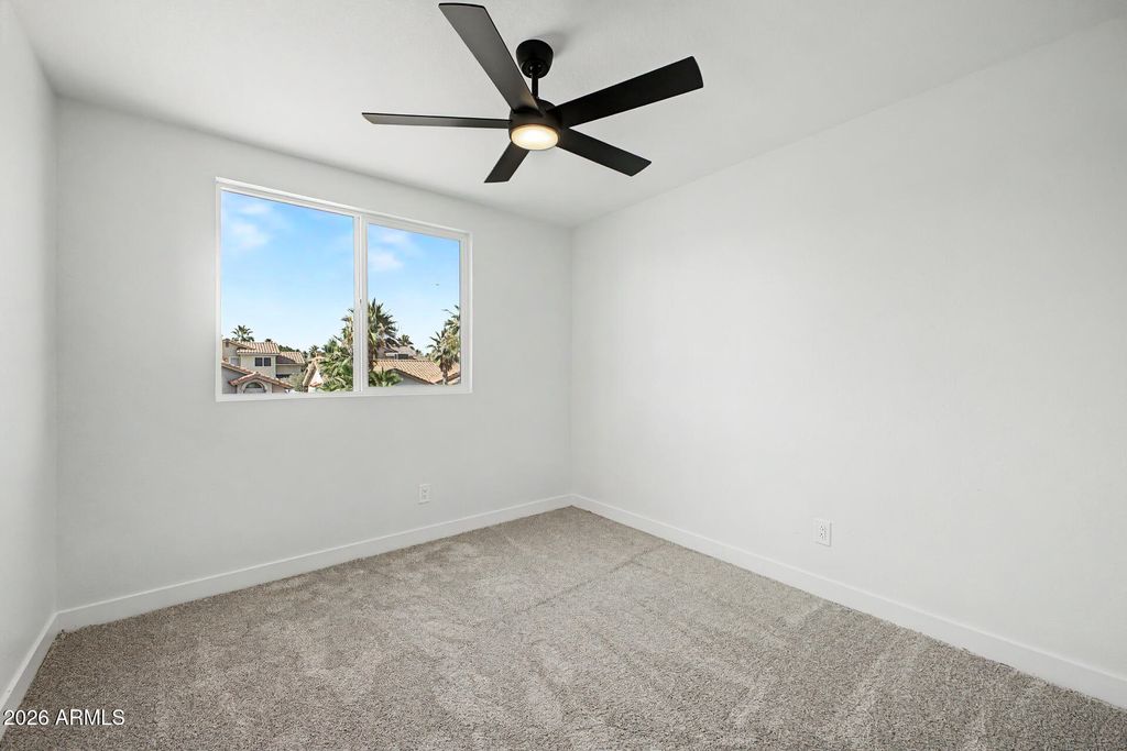 Image 19 of property listing at 4221 E AMBERWOOD Drive, Phoenix, AZ 85048