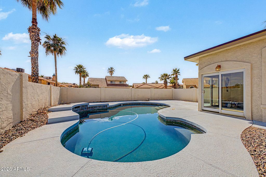 Image 3 of property listing at 4221 E AMBERWOOD Drive, Phoenix, AZ 85048