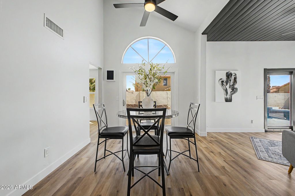Image 6 of property listing at 4221 E AMBERWOOD Drive, Phoenix, AZ 85048