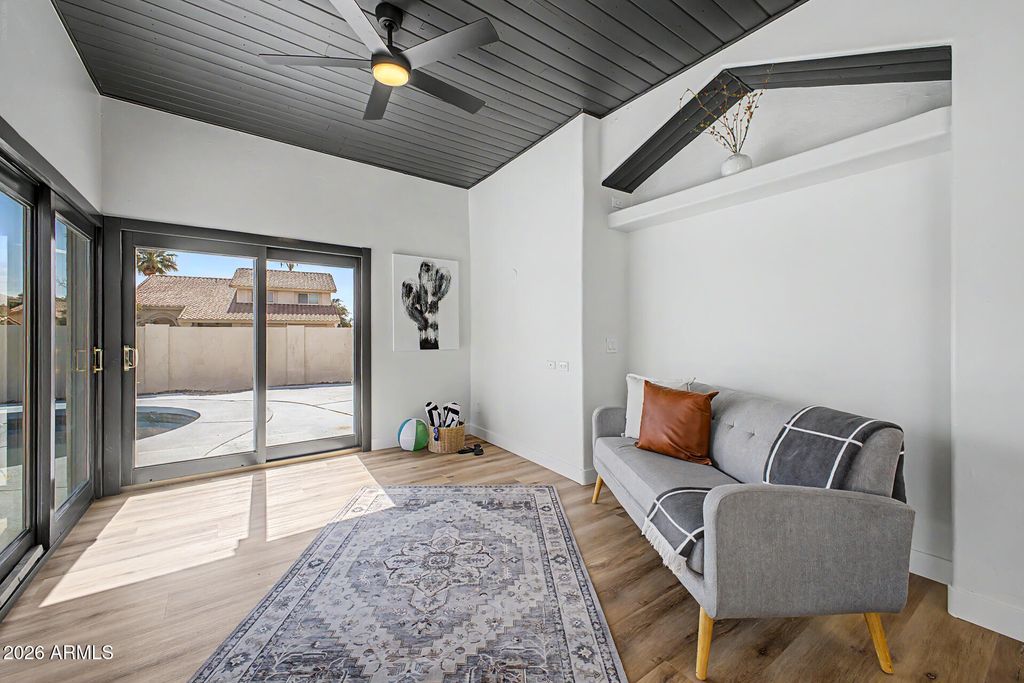 Image 7 of property listing at 4221 E AMBERWOOD Drive, Phoenix, AZ 85048