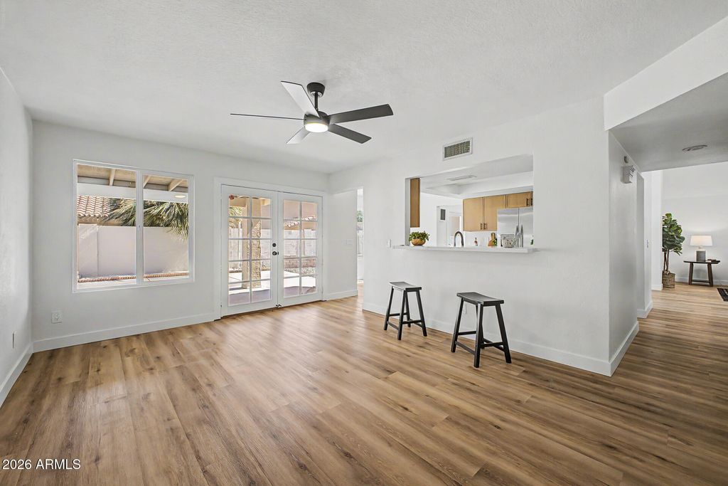 Image 9 of property listing at 4221 E AMBERWOOD Drive, Phoenix, AZ 85048