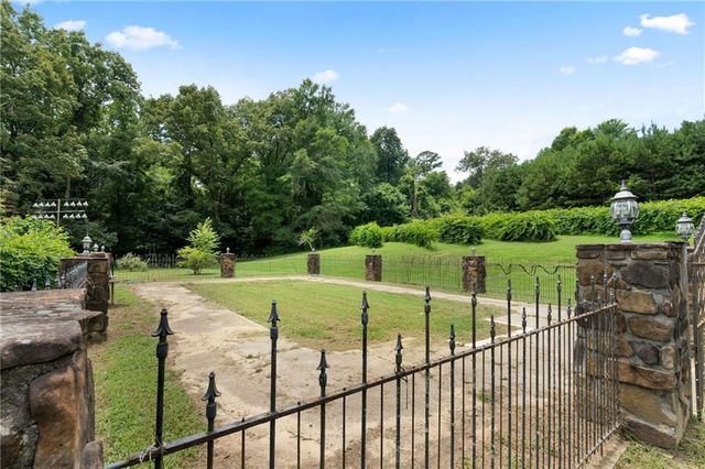 1809 Mcdaniel Station SW Road, Calhoun, GA 30701