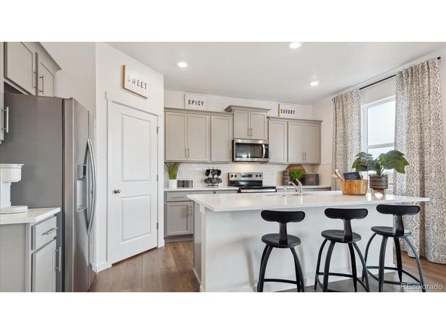 13936 Garnet Dr, Longmont, CO 80504