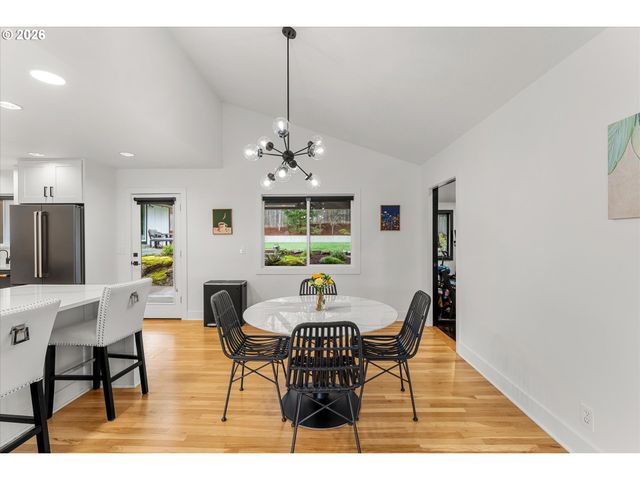 5619 Sw WINDSOR Ct, Portland, OR 97221