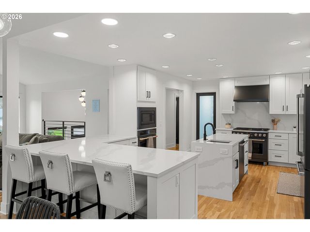 5619 Sw WINDSOR Ct, Portland, OR 97221