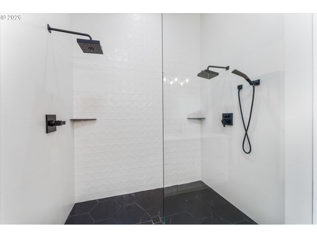 5619 Sw WINDSOR Ct, Portland, OR 97221