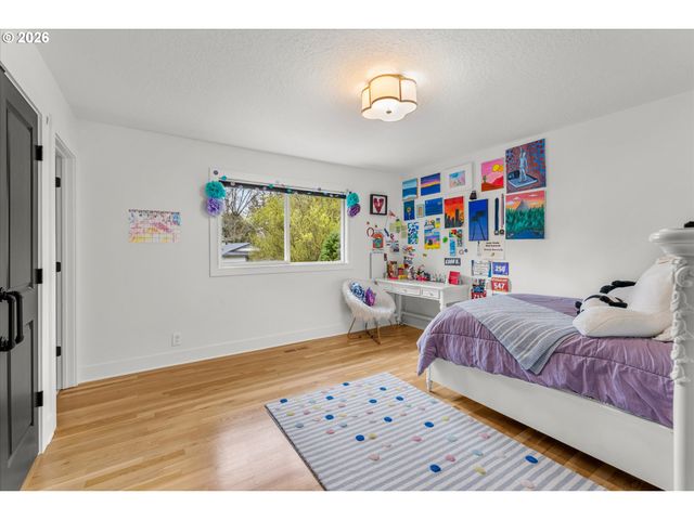 5619 Sw WINDSOR Ct, Portland, OR 97221