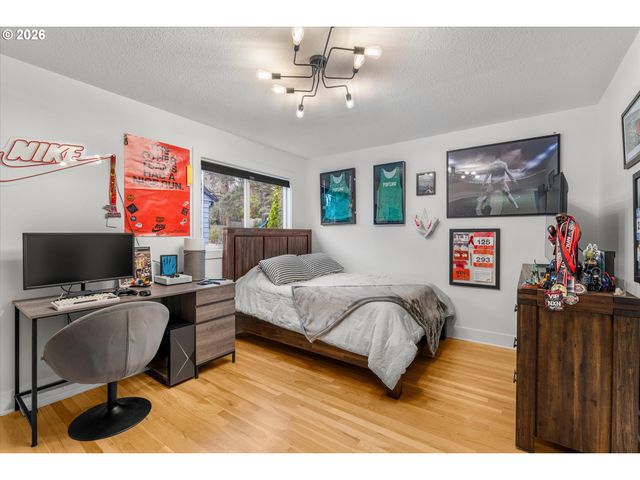 5619 Sw WINDSOR Ct, Portland, OR 97221