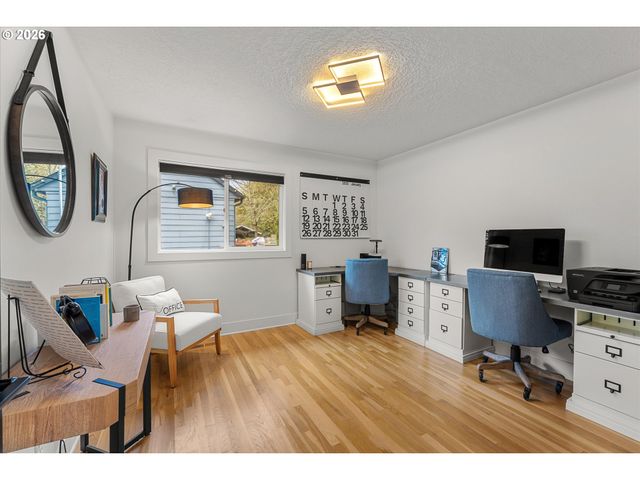 5619 Sw WINDSOR Ct, Portland, OR 97221