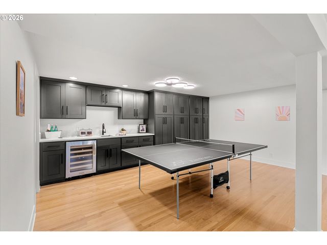 5619 Sw WINDSOR Ct, Portland, OR 97221