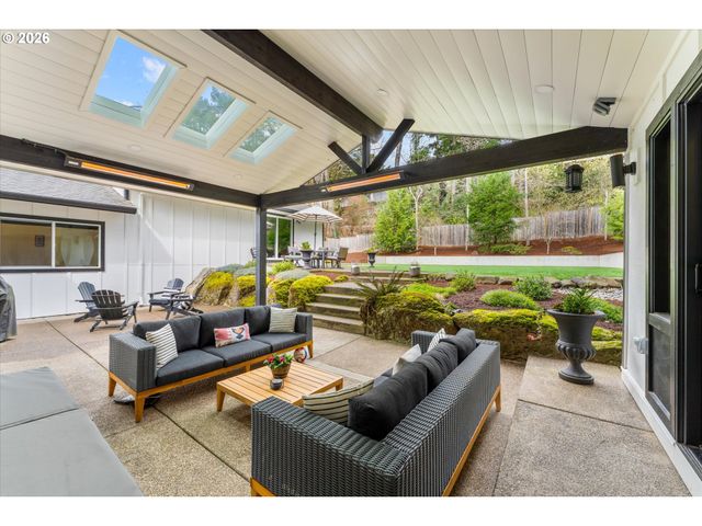 5619 Sw WINDSOR Ct, Portland, OR 97221