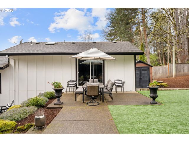 5619 Sw WINDSOR Ct, Portland, OR 97221