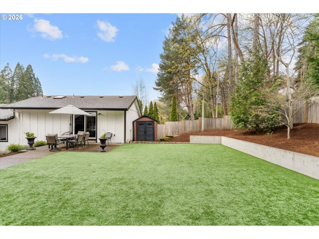 5619 Sw WINDSOR Ct, Portland, OR 97221