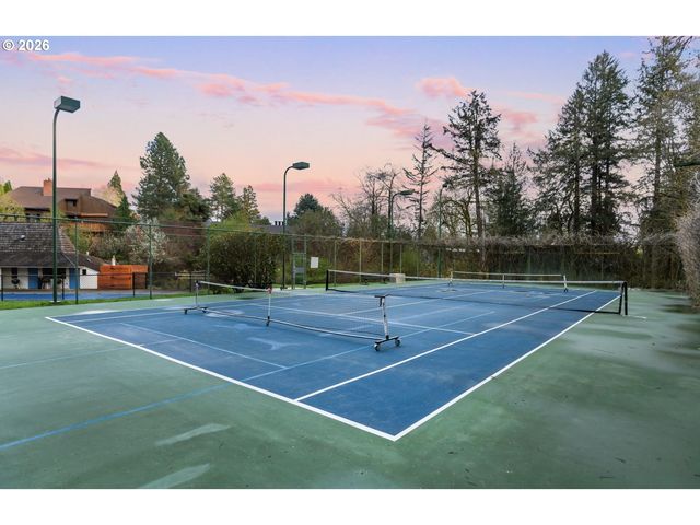 5619 Sw WINDSOR Ct, Portland, OR 97221