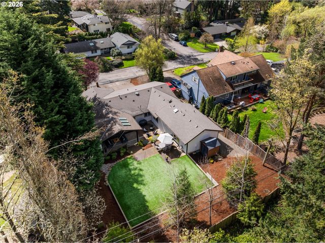 5619 Sw WINDSOR Ct, Portland, OR 97221