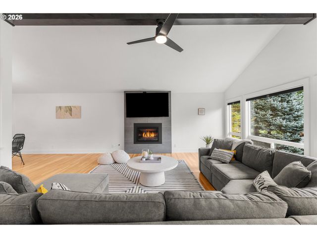 5619 Sw WINDSOR Ct, Portland, OR 97221