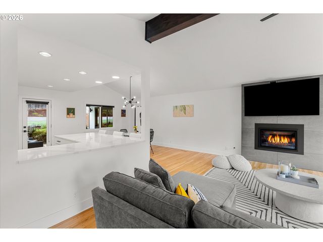 5619 Sw WINDSOR Ct, Portland, OR 97221