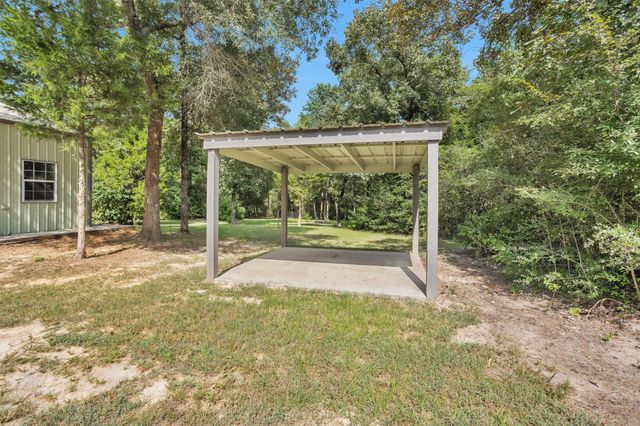 586 Diggs Rd Road, Willis, TX 77378