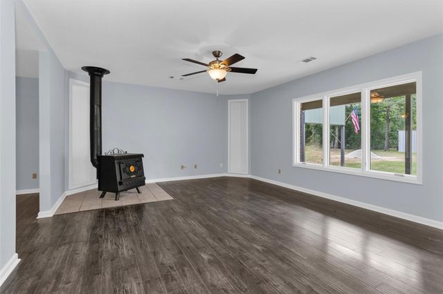 586 Diggs Rd Road, Willis, TX 77378