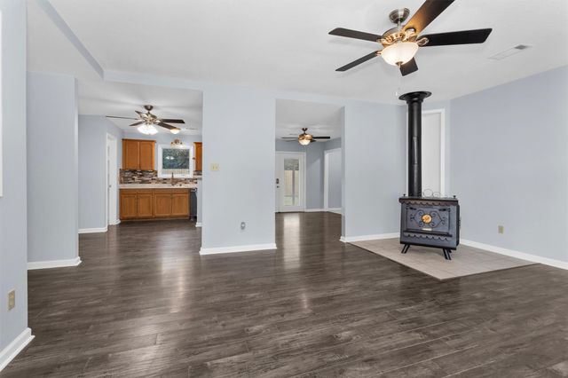 586 Diggs Rd Road, Willis, TX 77378
