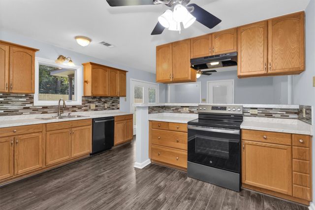 586 Diggs Rd Road, Willis, TX 77378