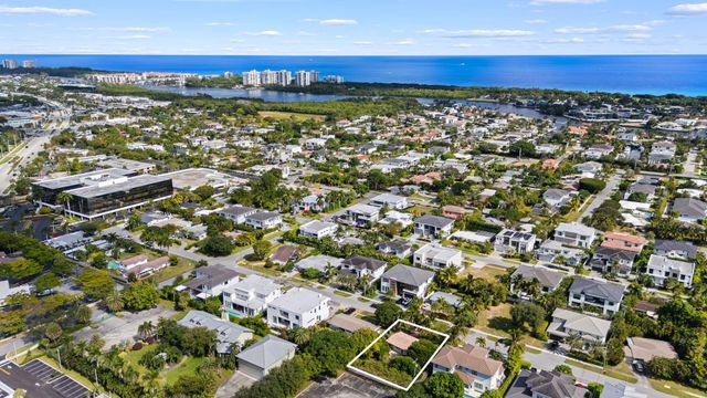 1001 NE 2nd Ter, Boca Raton, FL 33432