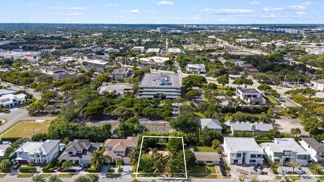 1001 NE 2nd Ter, Boca Raton, FL 33432