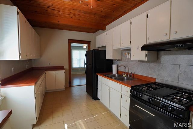 130 E 2nd Street, Hermann, MO 65041