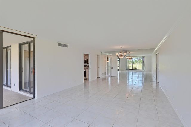 5390 Woodland Lakes Drive 102, Palm Beach Gardens, FL 33418