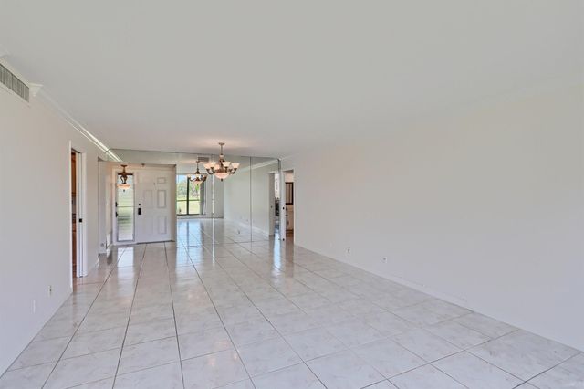 5390 Woodland Lakes Drive 102, Palm Beach Gardens, FL 33418