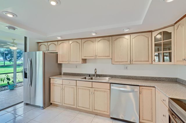 5390 Woodland Lakes Drive 102, Palm Beach Gardens, FL 33418