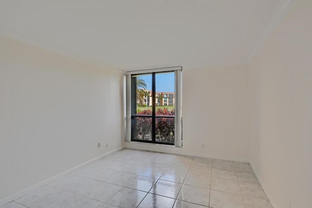 5390 Woodland Lakes Drive 102, Palm Beach Gardens, FL 33418