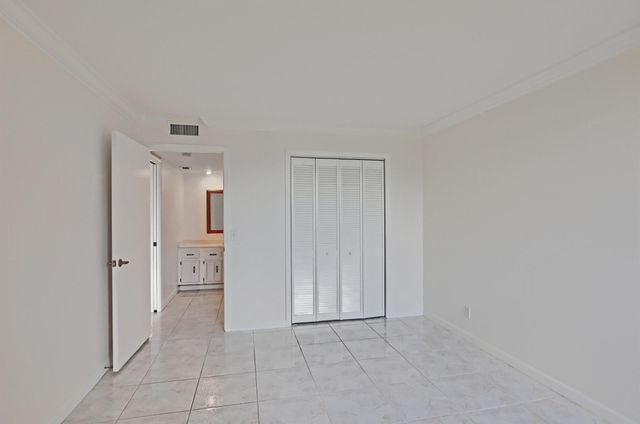 5390 Woodland Lakes Drive 102, Palm Beach Gardens, FL 33418