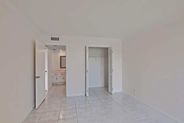 5390 Woodland Lakes Drive 102, Palm Beach Gardens, FL 33418