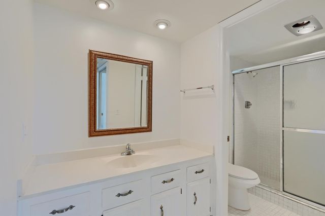 5390 Woodland Lakes Drive 102, Palm Beach Gardens, FL 33418