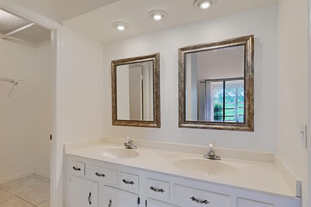 5390 Woodland Lakes Drive 102, Palm Beach Gardens, FL 33418